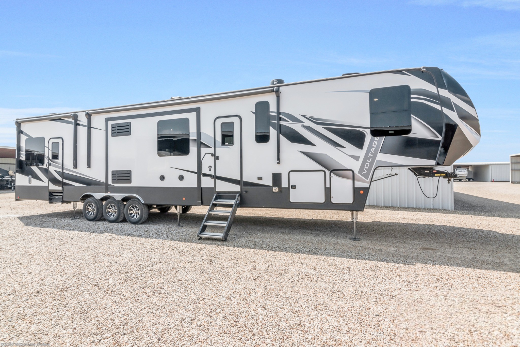 2021 Dutchmen Voltage 4225